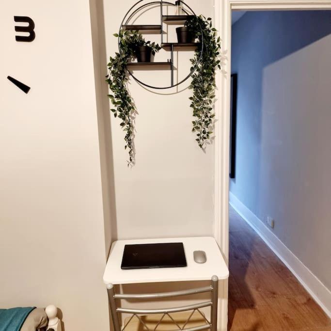 Stylish Apartment, Self Check-In, Ideal 4 Contractors, 25Mins To Gatwick Airport ืทอร์นตันเฮลท์ ภายนอก รูปภาพ